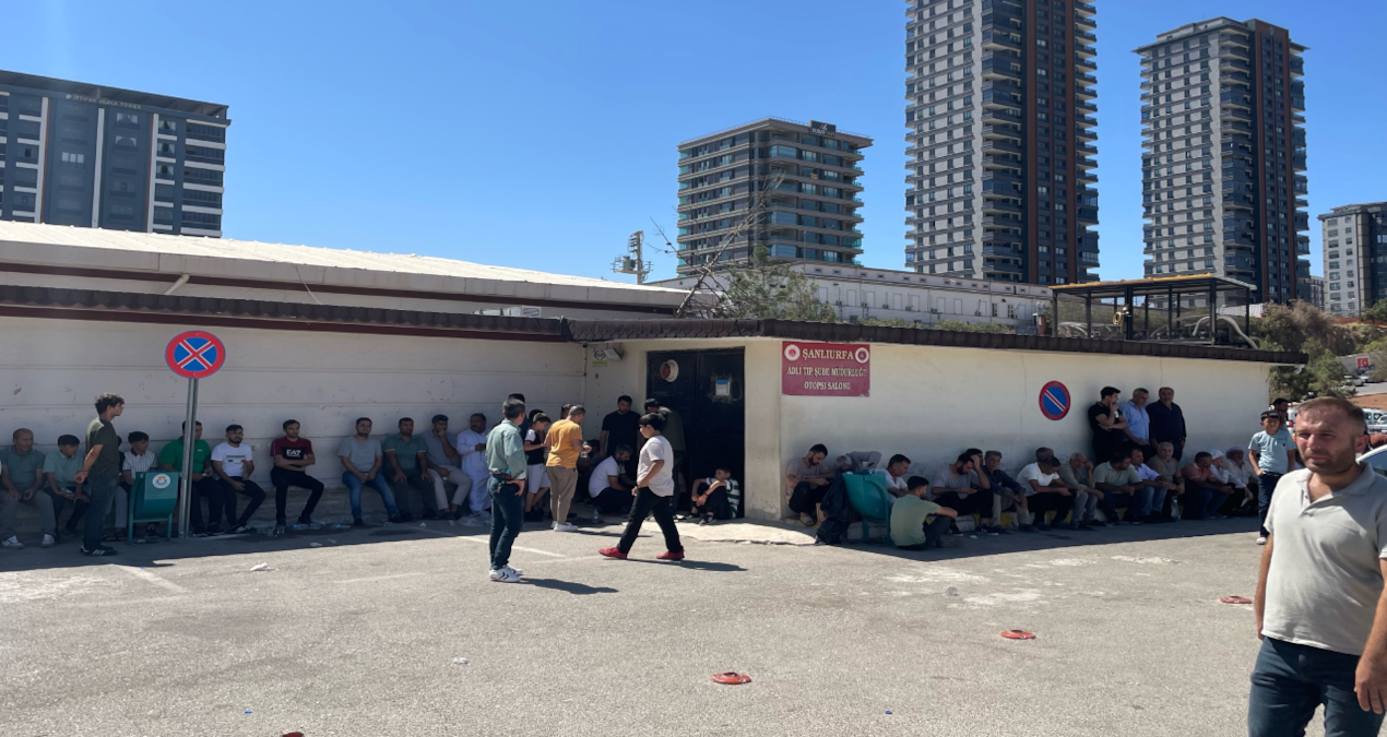 kanala devrilen otomobildeki baba ile oglu oldu IylQSmpW