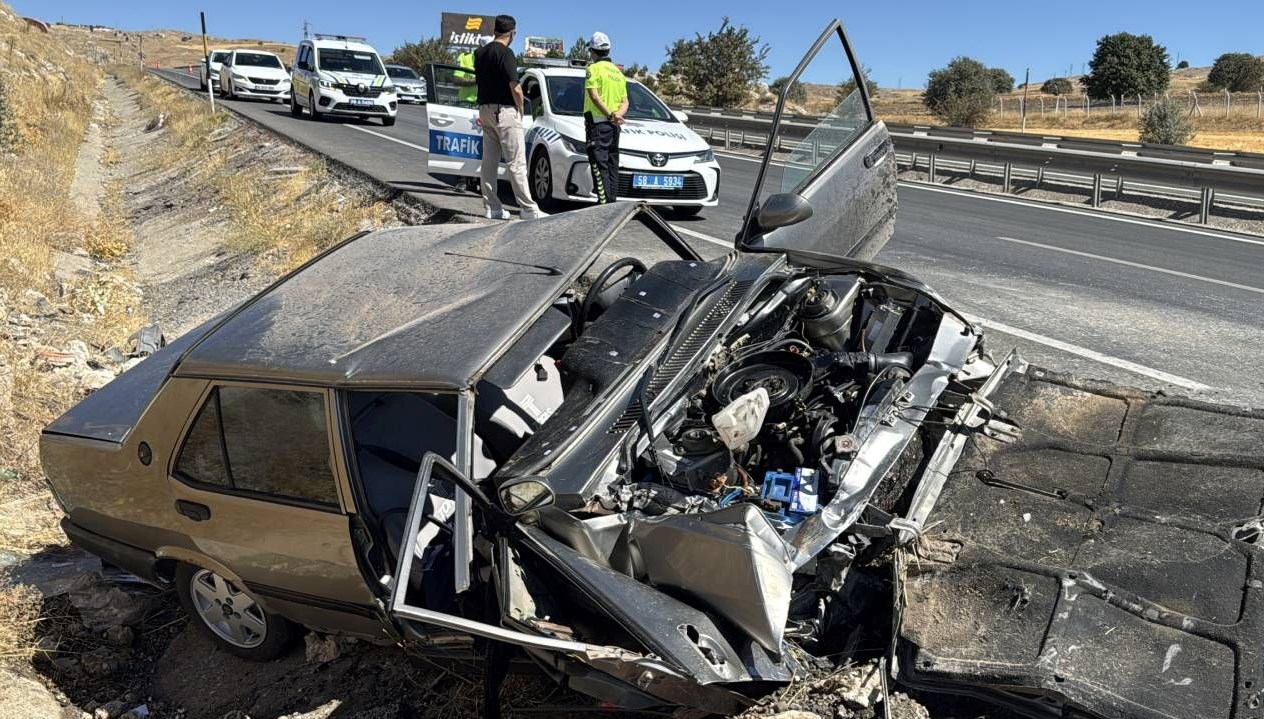 sarampole devrilen otomobilde 3 kisi yaralandi HQzFYjHu