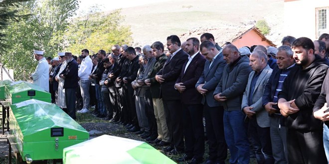 amasyadaki trafik kazasinda ayni aileden 4 kisi topraga verildi nJRn98rW.jpg