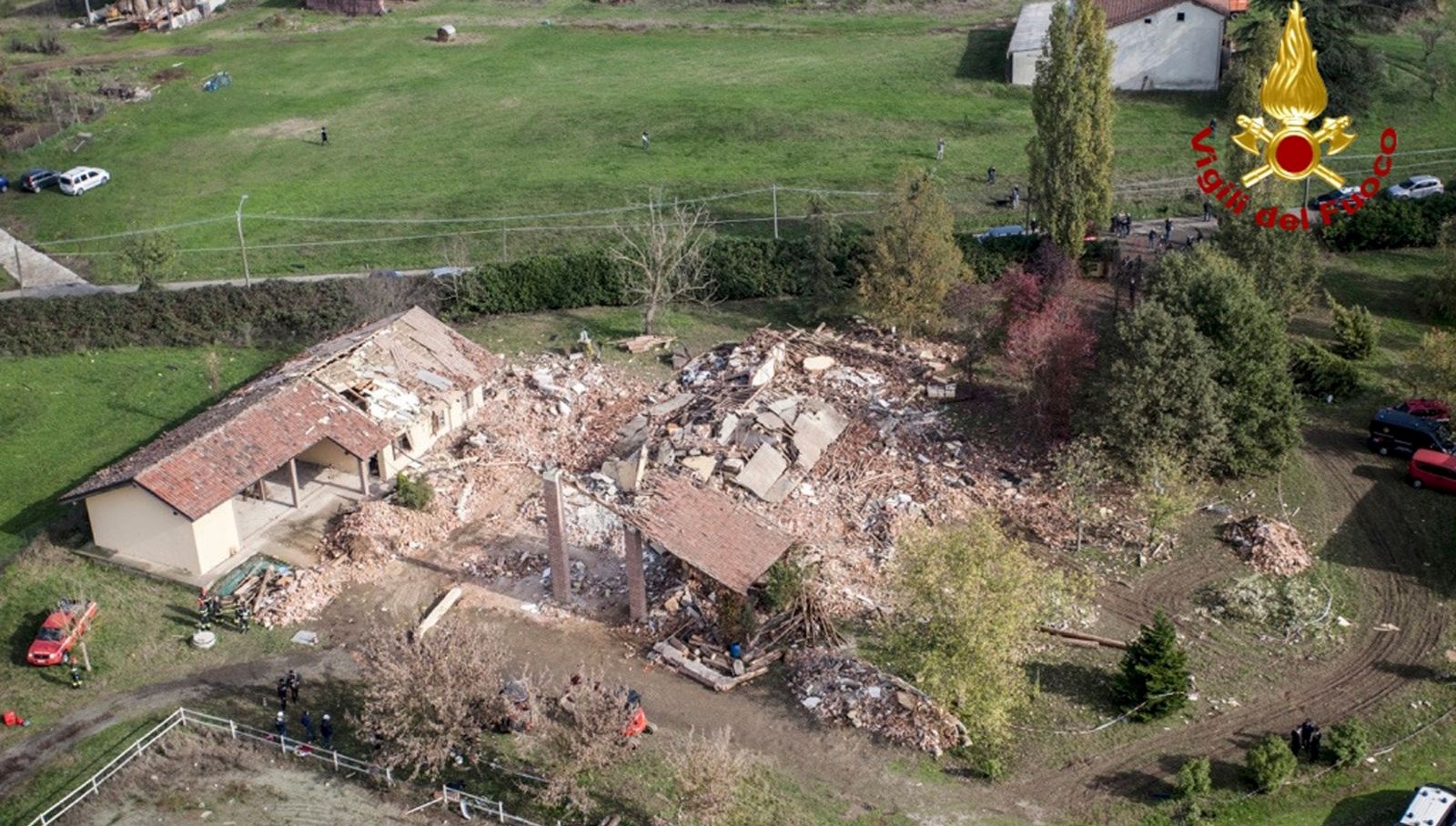 borclari yuzunden evlerini havaya ucurdular uc jandarma hayatini kaybetti OpMaVZB4.jpg