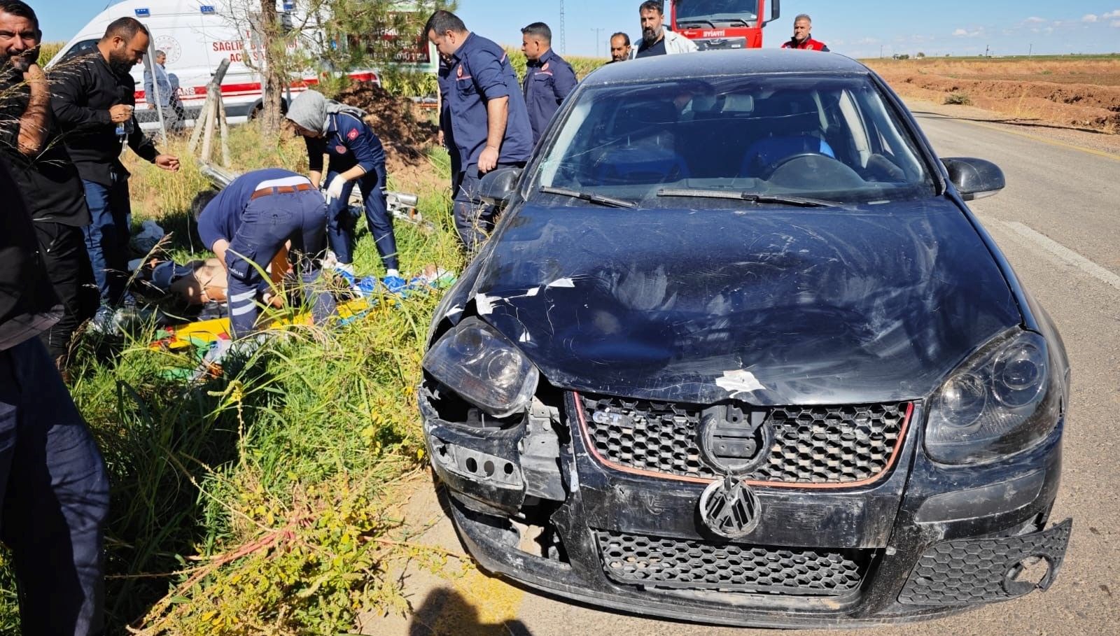 mardinde otomobil ile motosikletin carpistigi kazada 1 kisi yaralandi J8lVj4pM.jpg