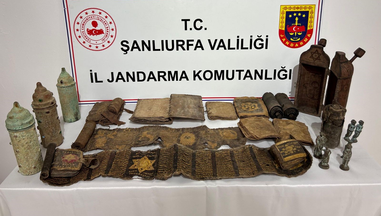 sanliurfada tarihi eser operasyonu 11 kitabe ve 4 heykel ele gecirildi TkkOBwKK