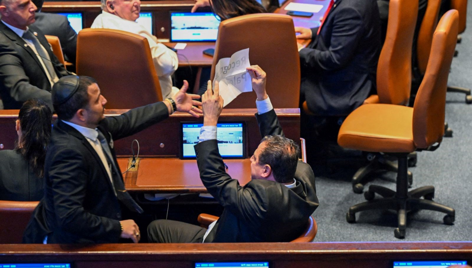 trump konusuyordu israil meclisinde filistini taniyin pankarti acildi ITNuvS24.jpg