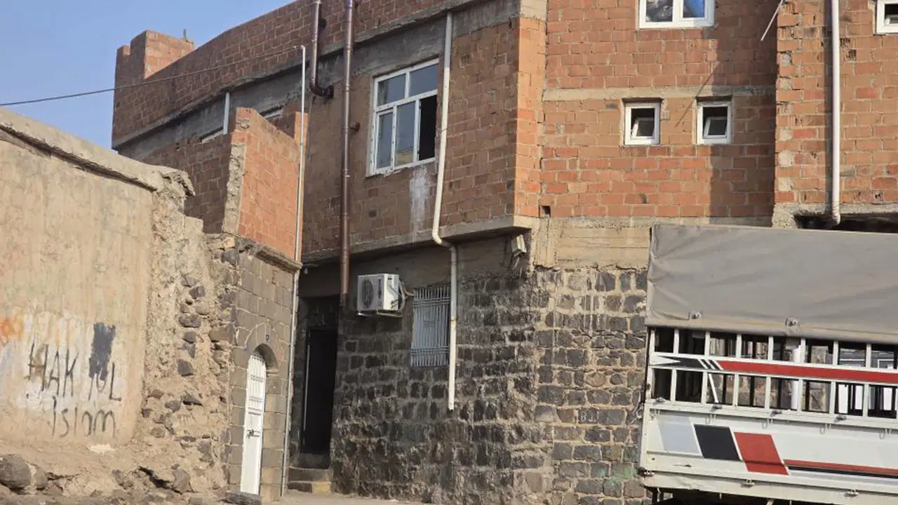 sanliurfada bir evde silahli catisma 1 kisi oldu 8 gozalti var g86KpKg8.jpg