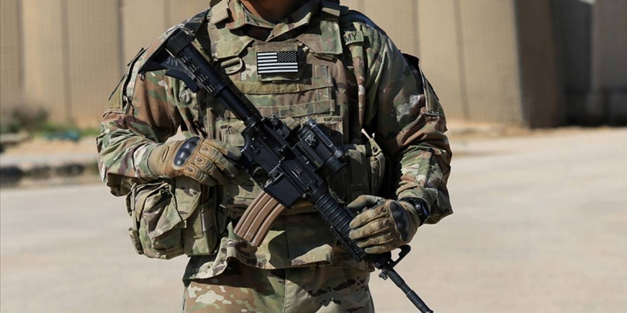 Hürmüz Boğazı’na Giderken Şaşırtan Olay: ABD Askerini Maymun Yaraladı