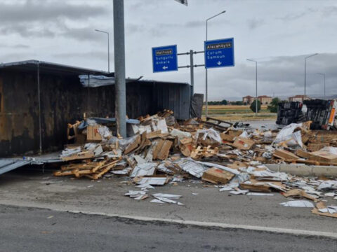 Corumda tir ile tankerin carpisti2 yarali yBbxRL2V