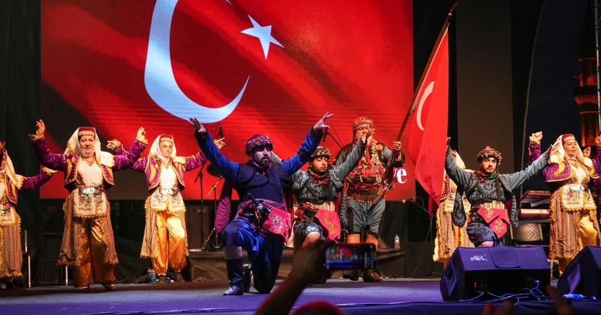 Trabzonda horon festivali basliyor 2rUqAffI